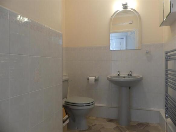 2 bed Apartment to rent Image 12