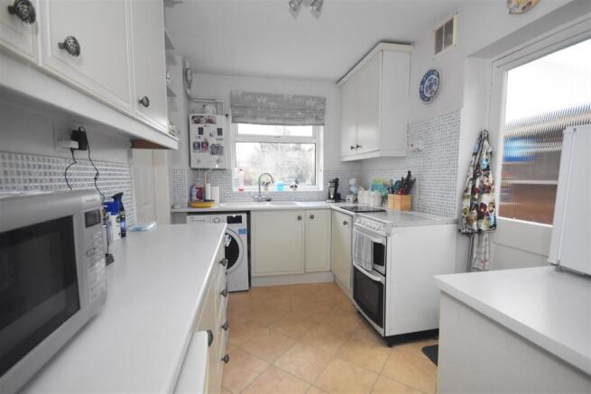 Kitchen 2.jpg