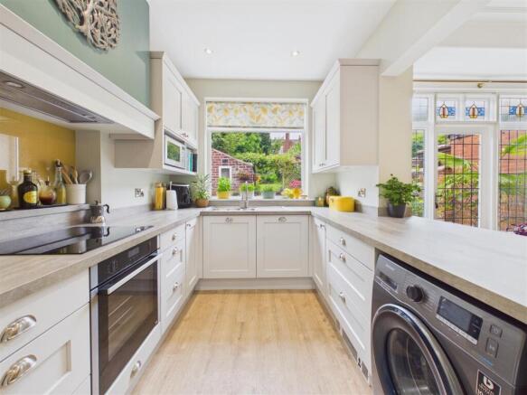 4 bed Semi-Detached for sale Image 5