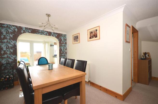 Lounge/Dining Area