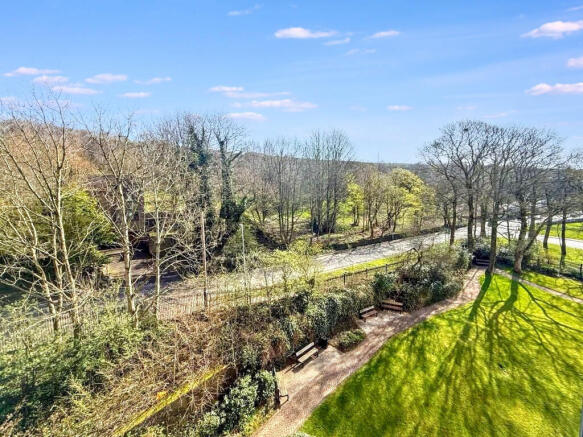 2 bed Flat for sale Image 4