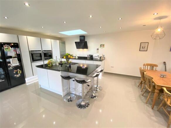 KITCHEN/DINING/FAMILY ROOM