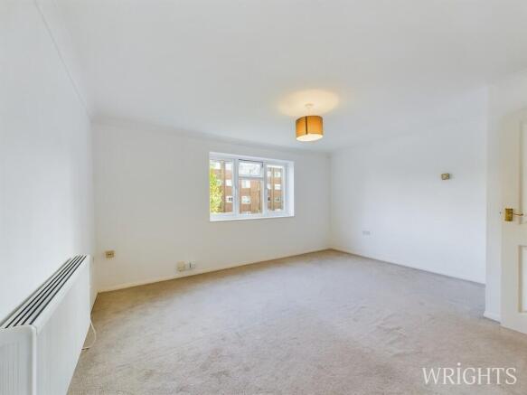 CAM02796G0-PR0185...