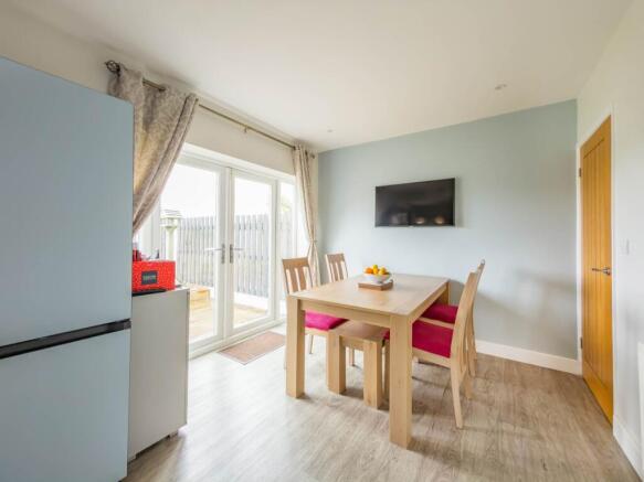 4 bed Semi-Detached for sale Image 6