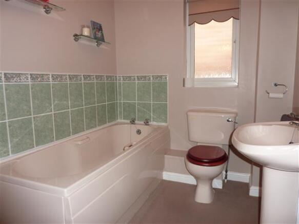 FAMILY BATHROOM