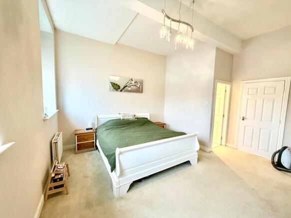 4 bed Town House for sale Image 11
