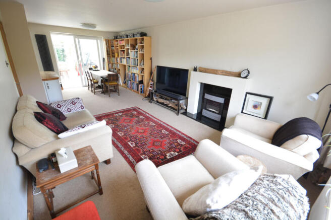 LOUNGE/DINING ROOM