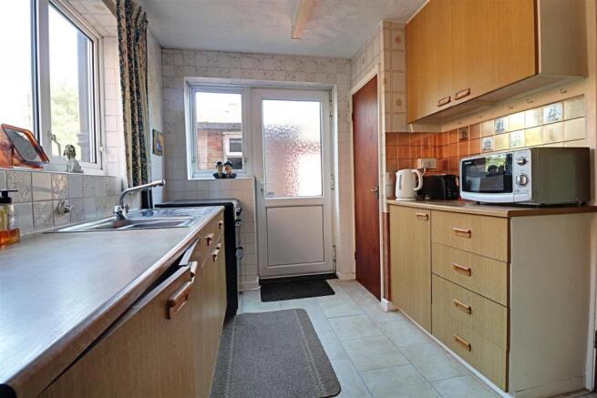kitchen 2.jpg