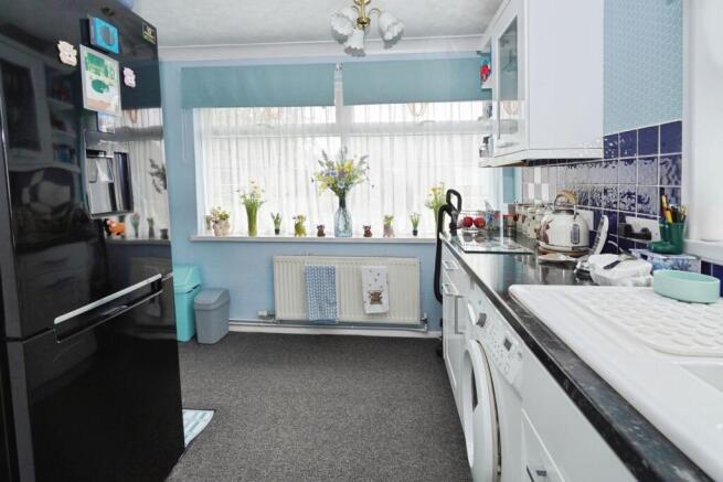 2 bed Semi-Detached Bungalow for sale Image 7