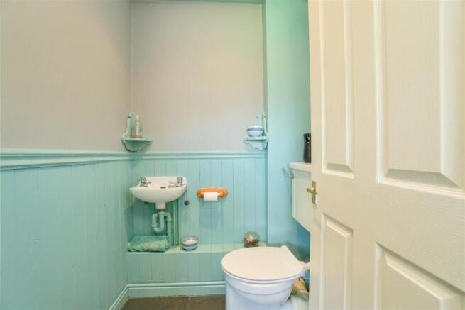 5 bed Detached for sale Image 12