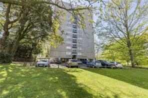 12, Swaythling House, Tunworth Crescent, London SW15 4PQ