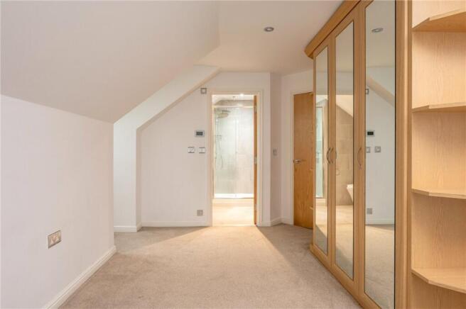 3 bed Penthouse to rent Image 11
