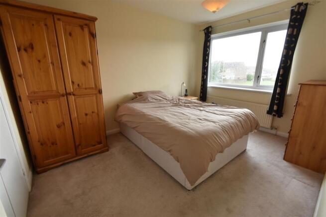 11 Oak Close, Bedroom 1.JPG