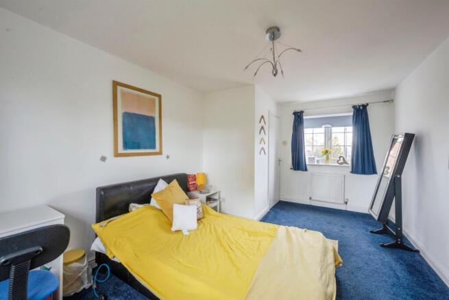 5 bed Detached for sale Image 9