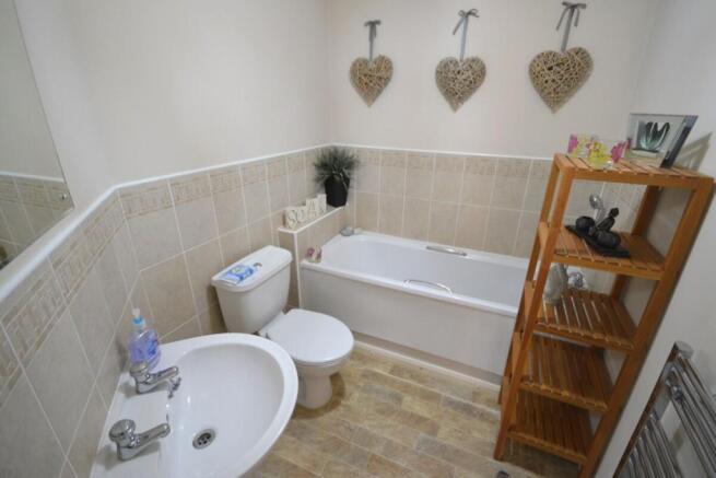 Family Bathroom / WC