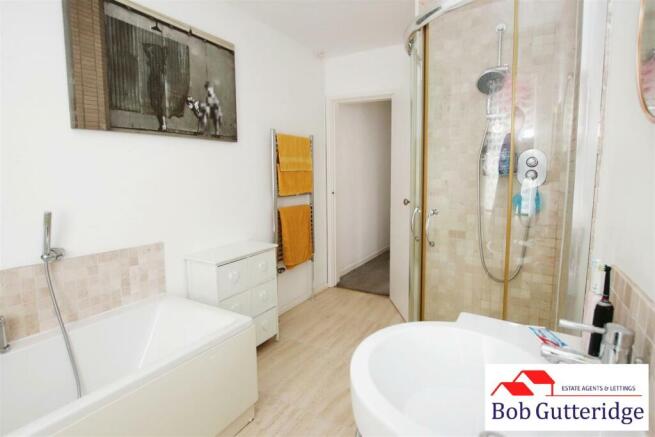 FIRST FLOOR FOUR PIECE FAMILY BATHROOM