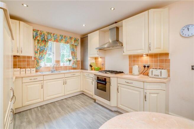 2 bed Apartment for sale Image 11