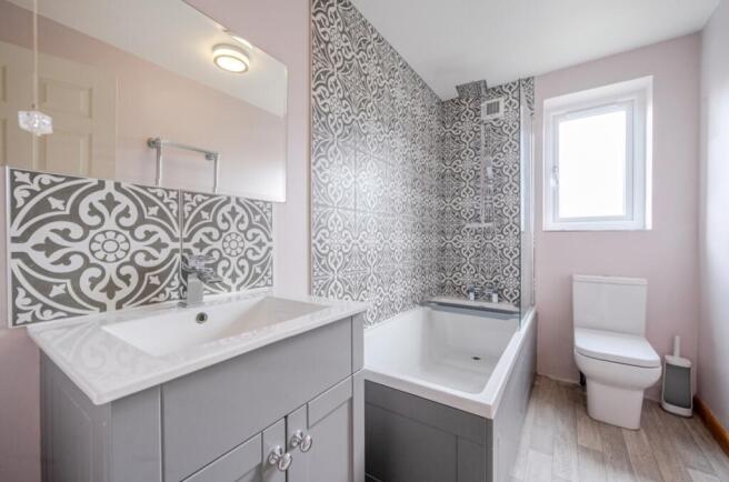 4 bed Detached for sale Image 12