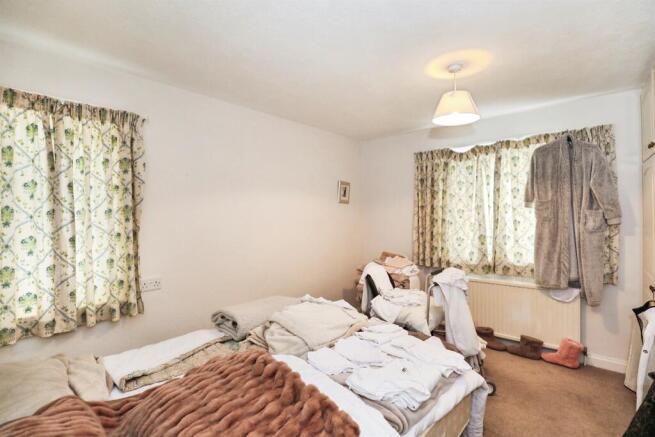 4 bed House for sale Image 12