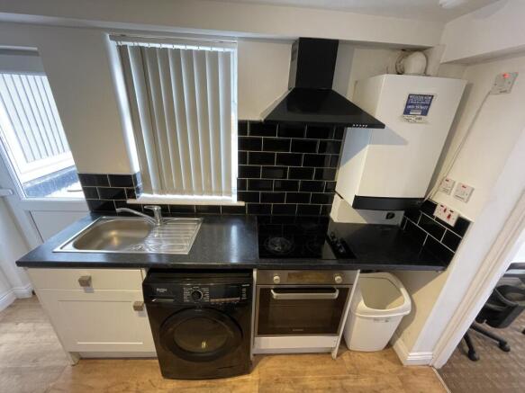 2 bed Flat to rent Image 8