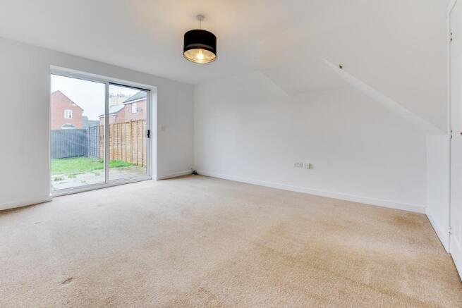 39 Scott Avenue, Rothwell-2.jpg
