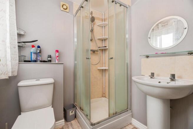 4 bed Detached for sale Image 11