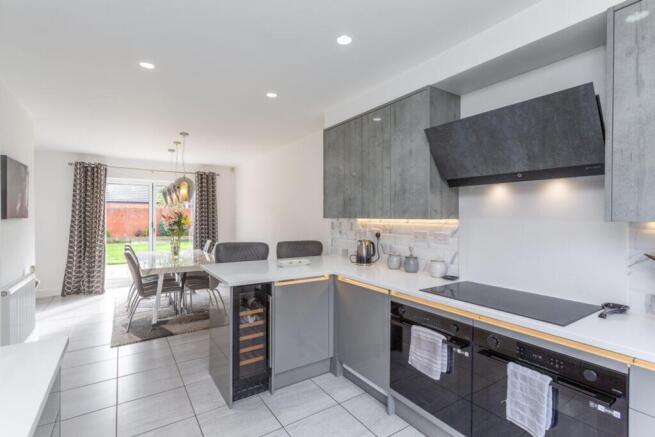 4 bed Detached for sale Image 11