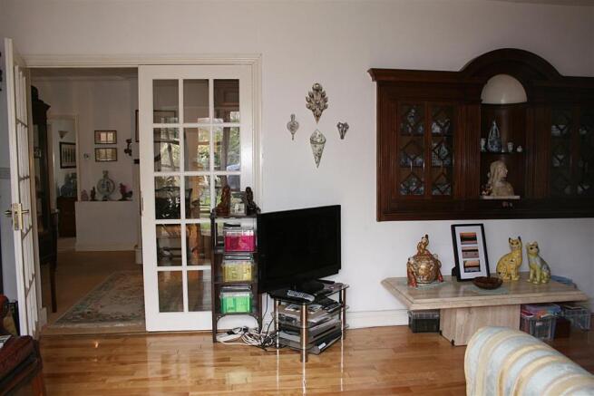 sittingroom2.JPG