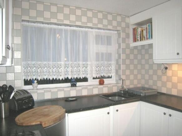Kitchen Photo 2