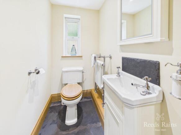 4 bed Detached for sale Image 11