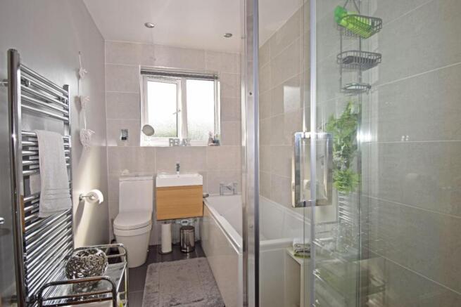 5 St Richards Close, bathroom.jpg