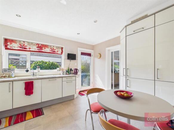 2 bed Detached Bungalow for sale Image 6