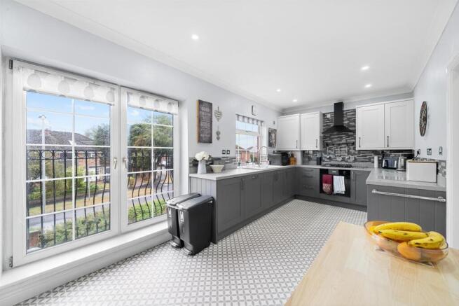 Kitchen2.jpg