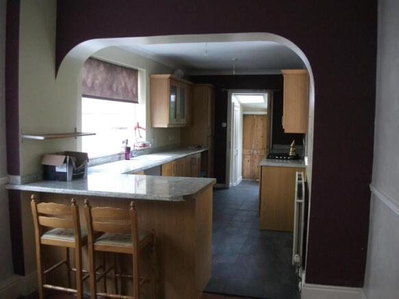 Kitchen (1).JPG