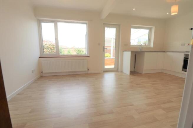 GREAT SIZE KITCHEN/DINER