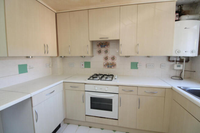 28, Little Copse Chase, Chineham, Hampshire photo 4