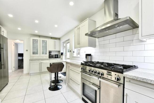 4 bed Detached for sale Image 6