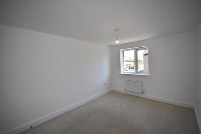 5 bed Detached for sale Image 7