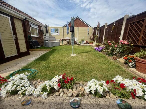 2 bed Semi-Detached Bungalow for sale Image 11