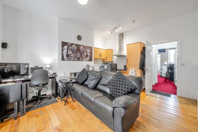 1 bed Flat for sale Image 6