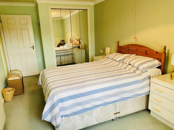 Bed1a.jpg