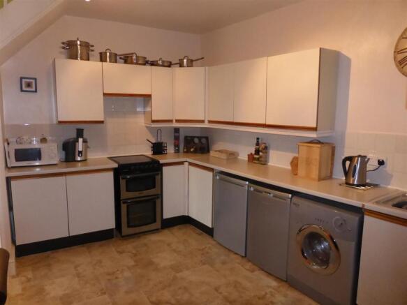 KITCHEN/DINING ROOM