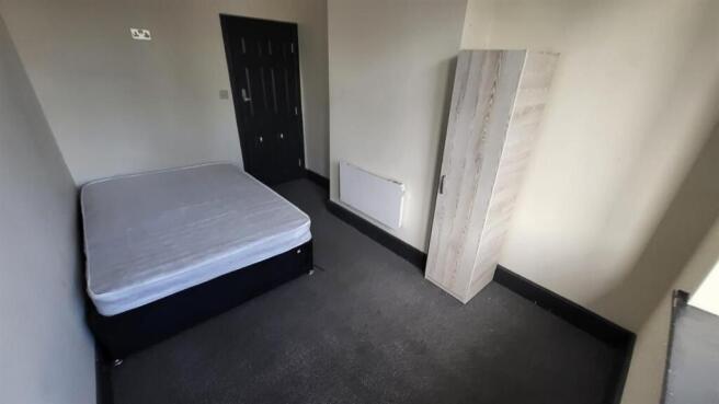 Bright double bedroom with modern furnishings...