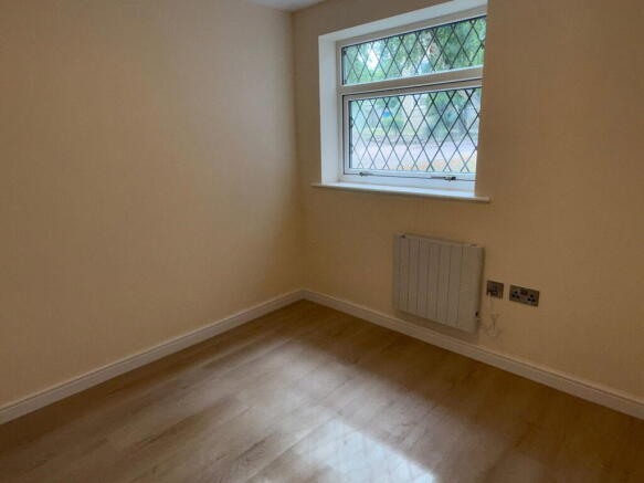 2 bed Flat to rent Image 12