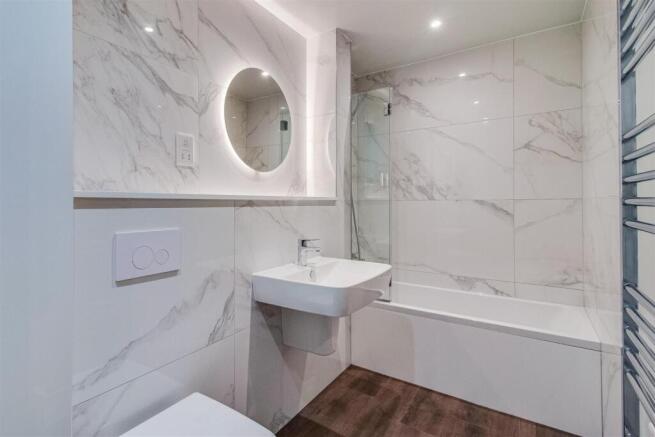 2 bed Flat for sale Image 11