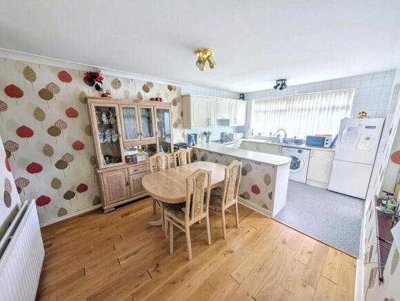 3 bed Semi-Detached for sale Image 4