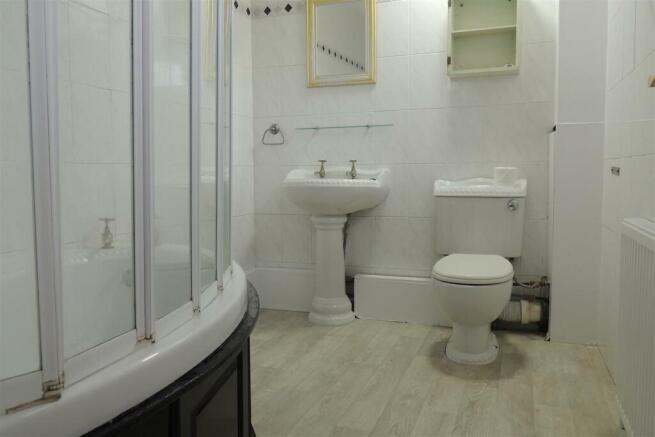 41 The Cherwell - Bathroom.JPG