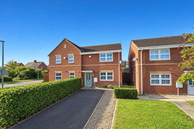 3-bed semi-detached on Parkside Gardens, Morpeth, £155,000