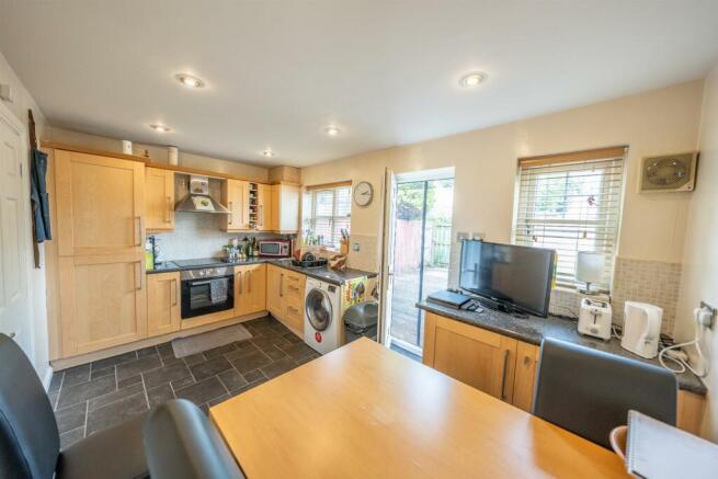 KITCHEN / DINING ROOM