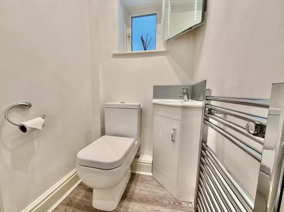 6 bed Detached to rent Image 5